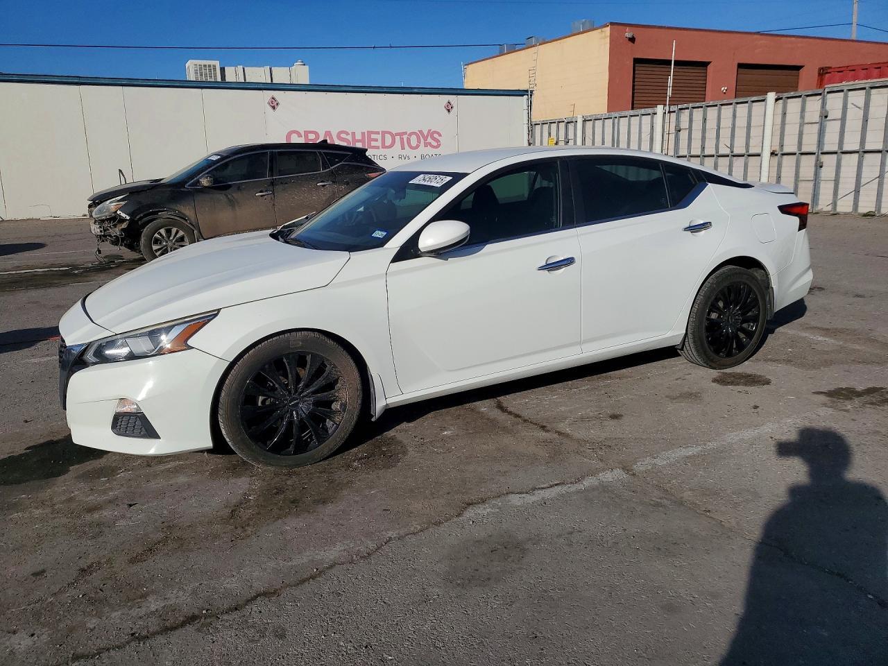 2020 Niss Altima 2.5 s