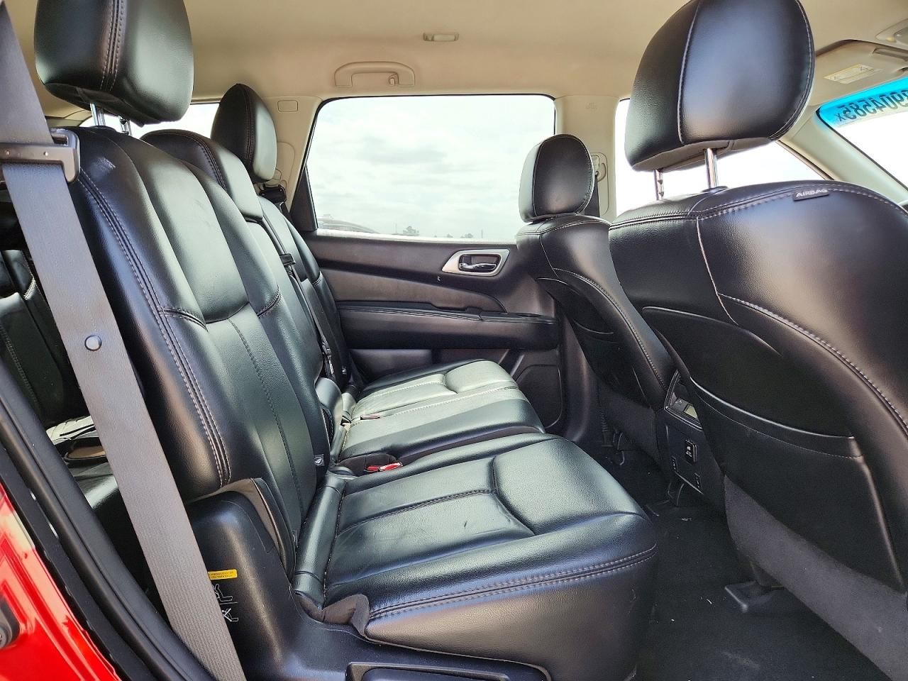 2017 Nissan Pathfinder sl