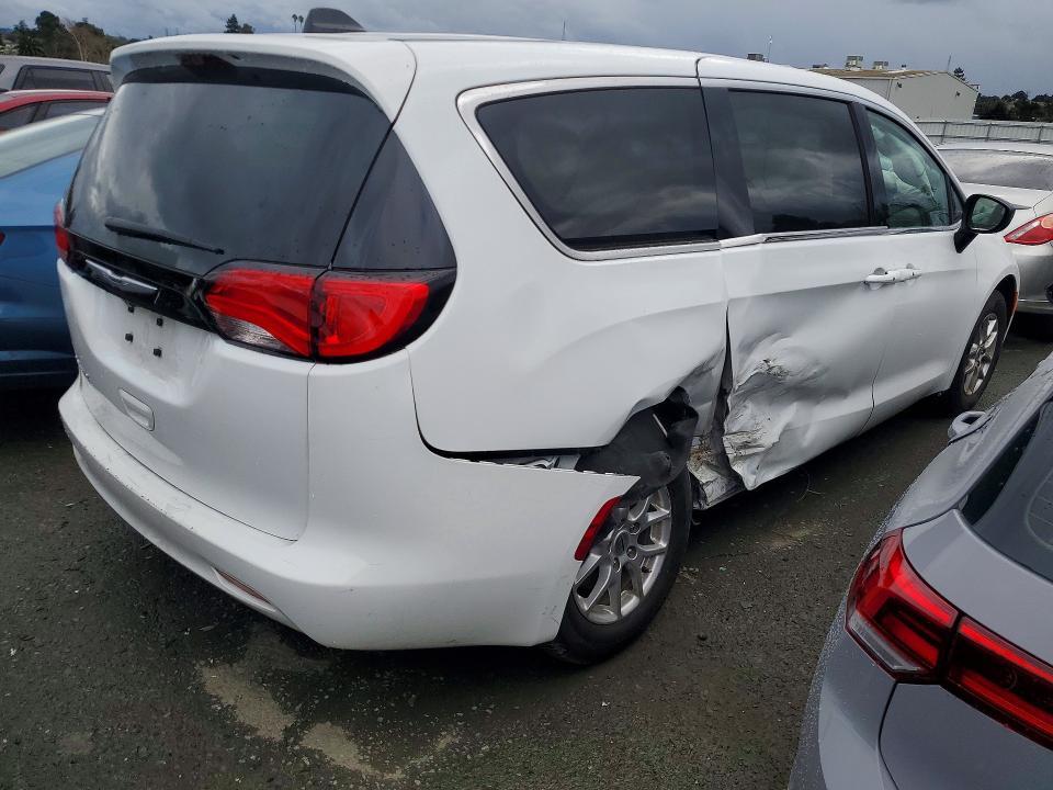 2024 Chrysler Voyager lx