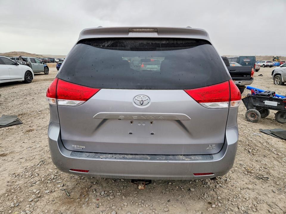 2011 Toyota Sienna le 7-passenger