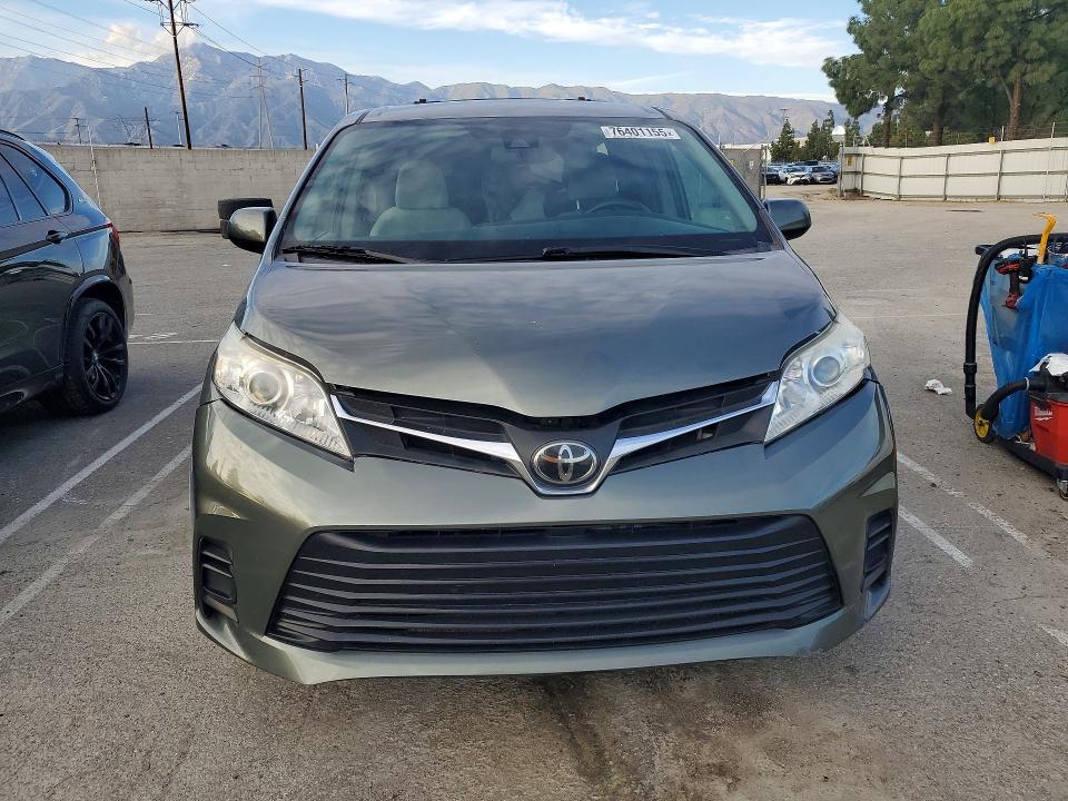 2020 Toyota Sienna le 8-passenger