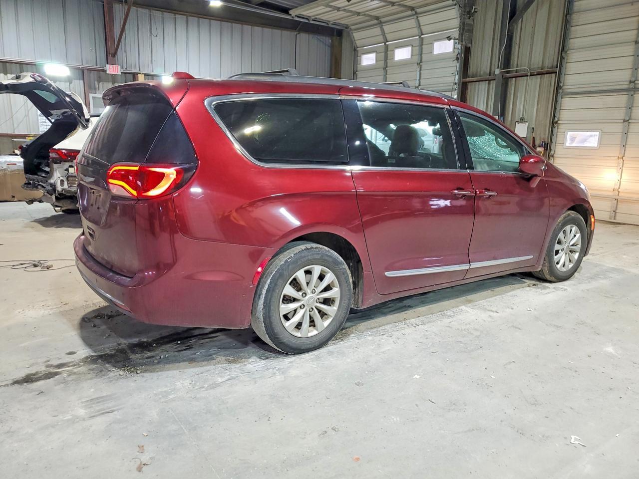 2017 Chrysler Pacifica Touring l