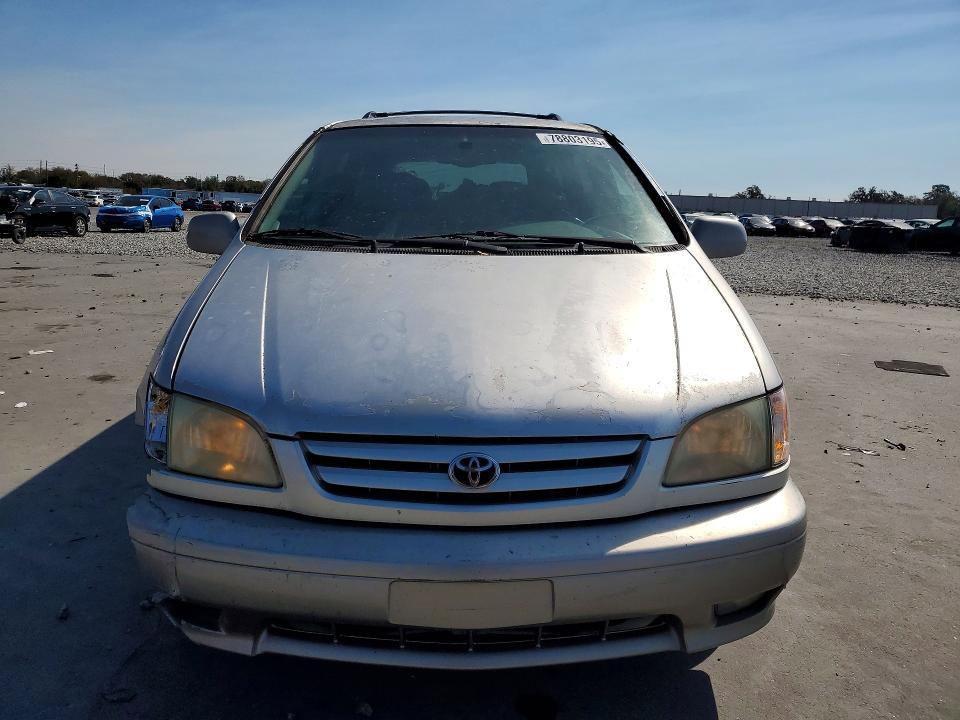 2003 Toyota Sienna xle
