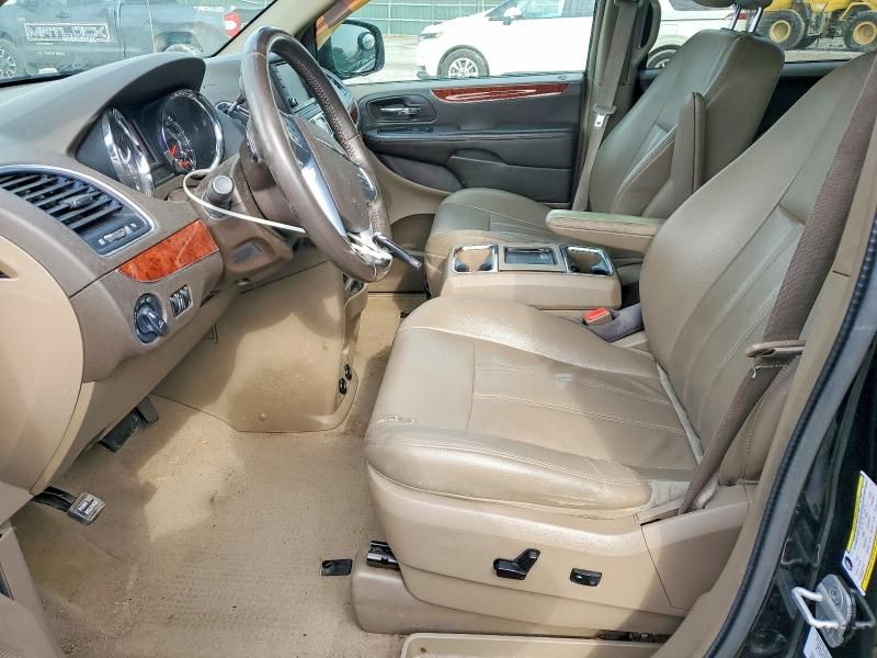 2013 Chrysler Town & Country Touring