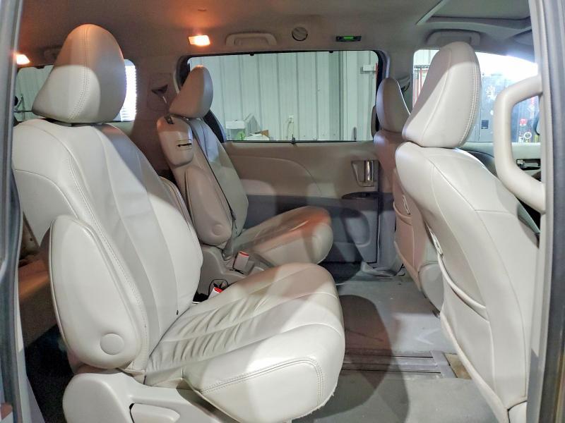 2013 Toyota Sienna xle