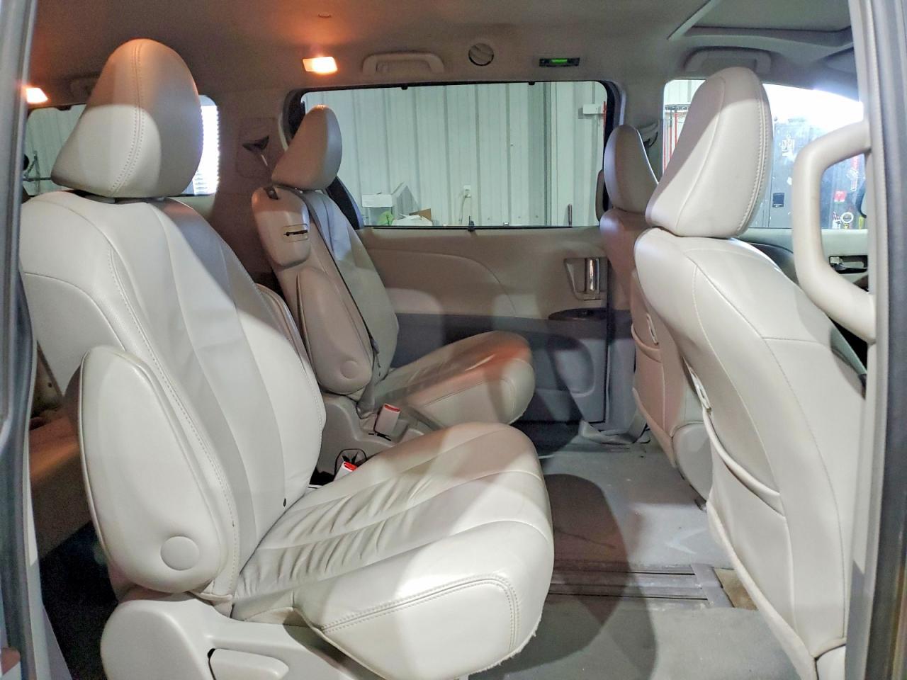 2013 Toyota Sienna xle