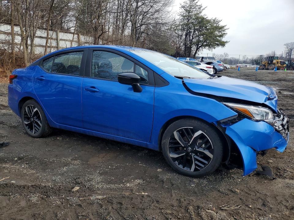 2024 Nissan Versa sr
