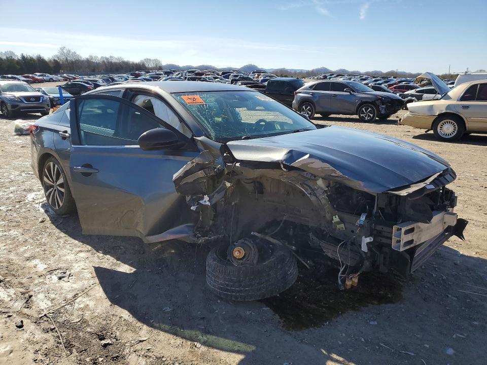 2020 Niss Altima 2.5 sr