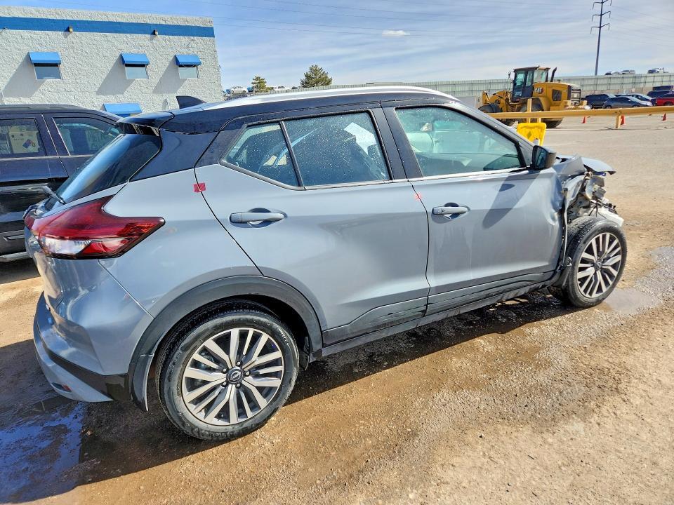 2023 Nissan Kicks sv