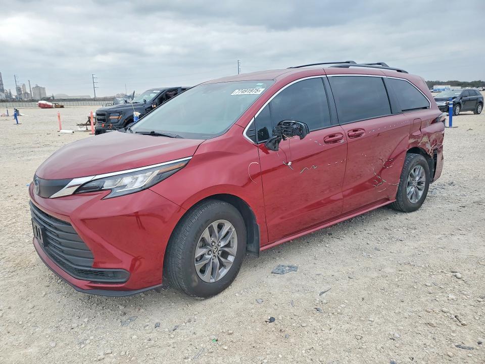 2022 Toyota Sienna le