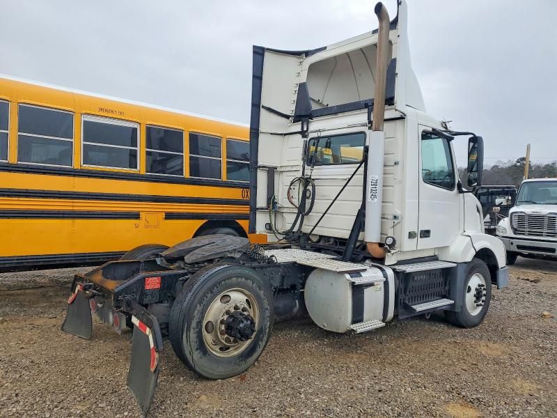 2015 Freightliner Business Class M2 Semi Truck