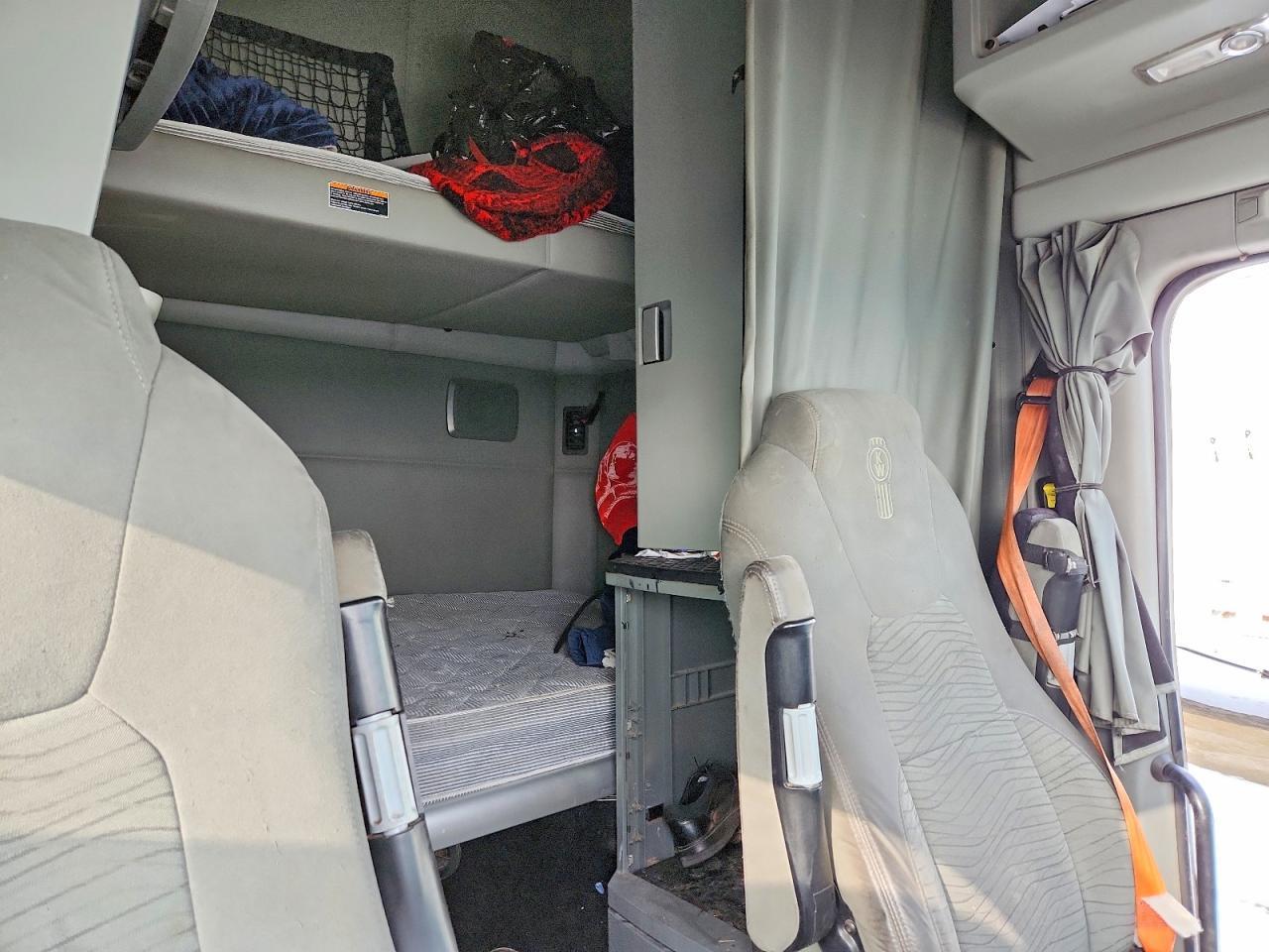 2019 Kenworth T680 Semi Truck