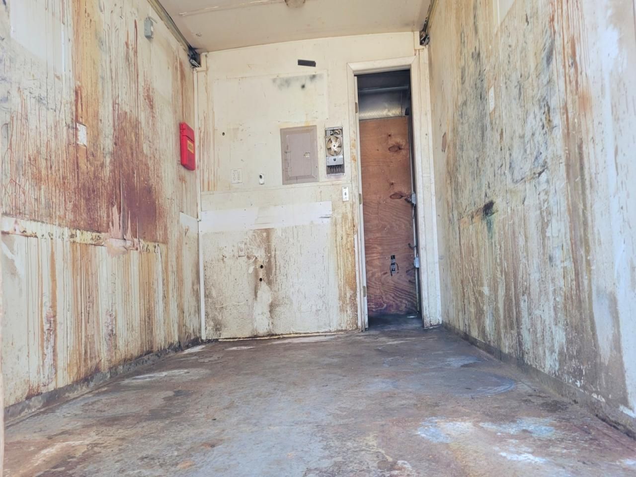 2017 Ford F650 Super Duty Delivery Truck