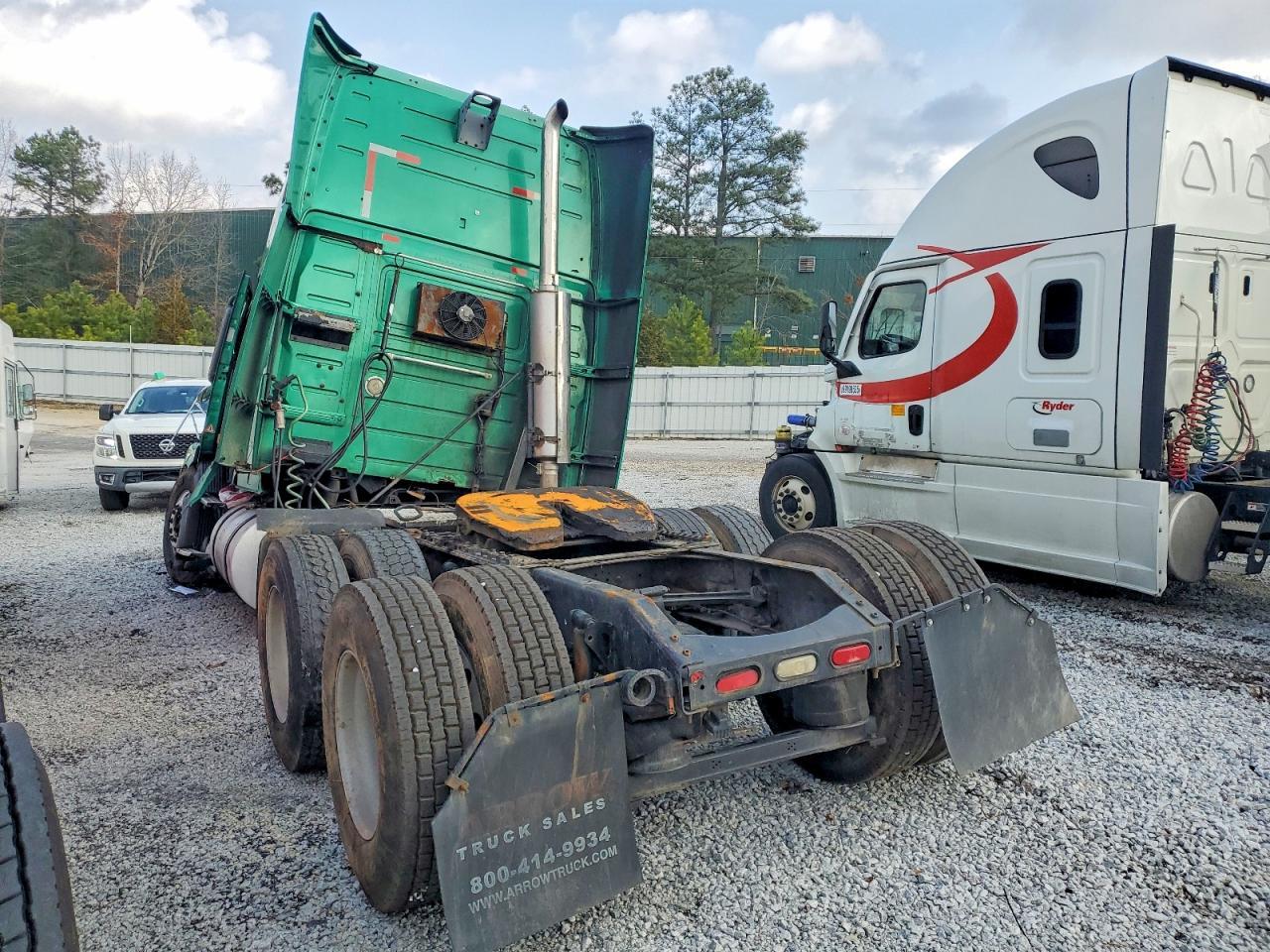 2006 Volvo VNL Semi Truck