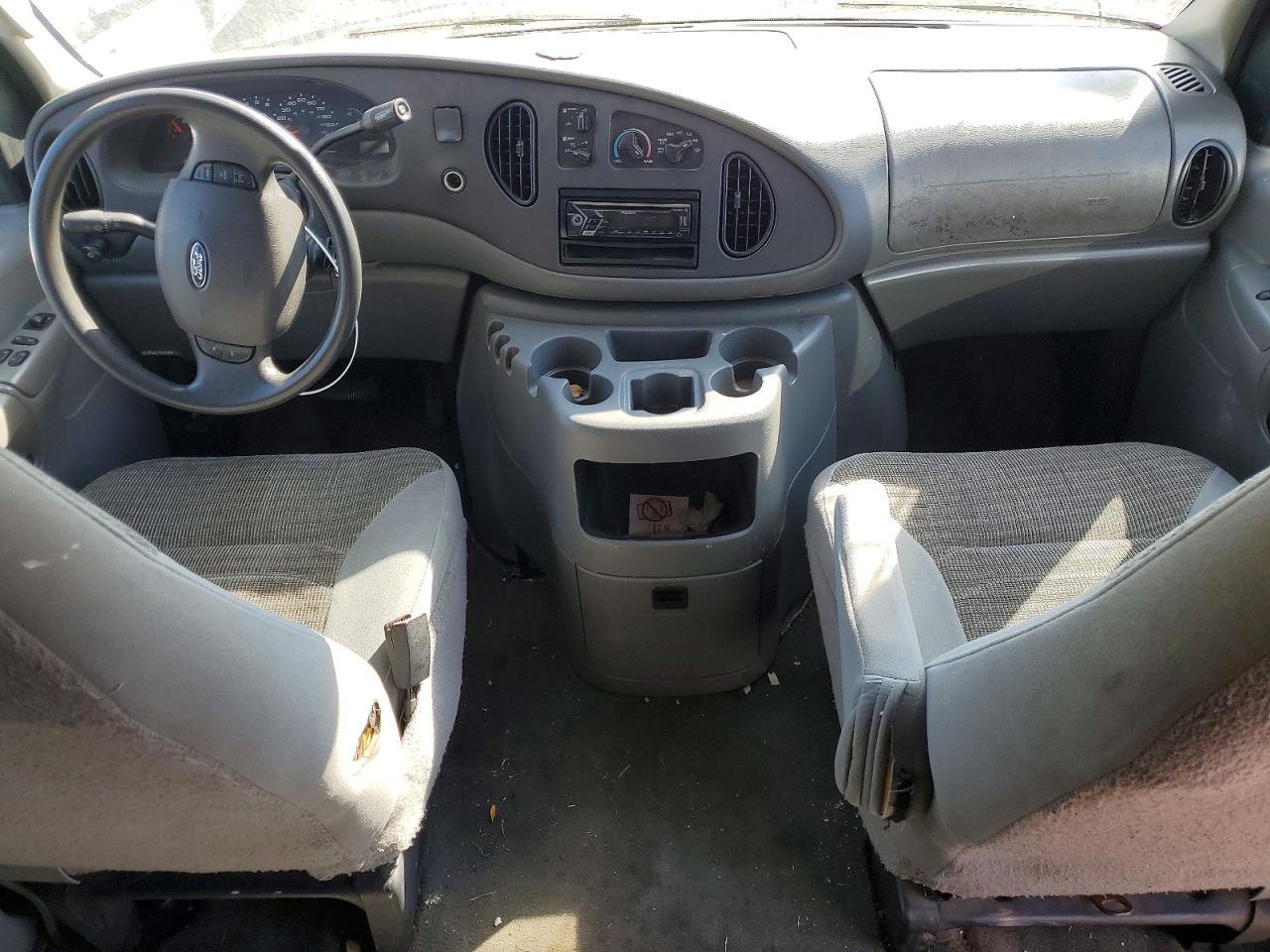 2004 Ford Econoline E350 Super Duty Wagon