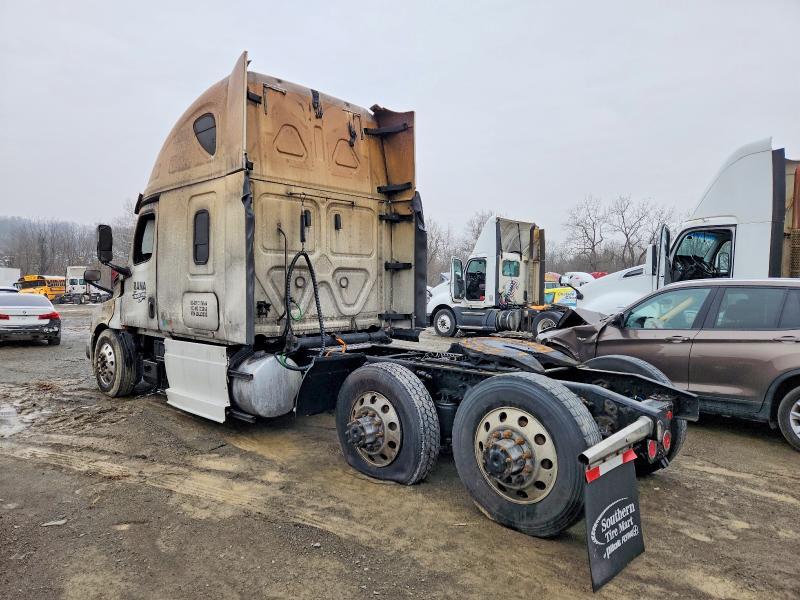 2020 Freightliner Cascadia 126 Semi Truck