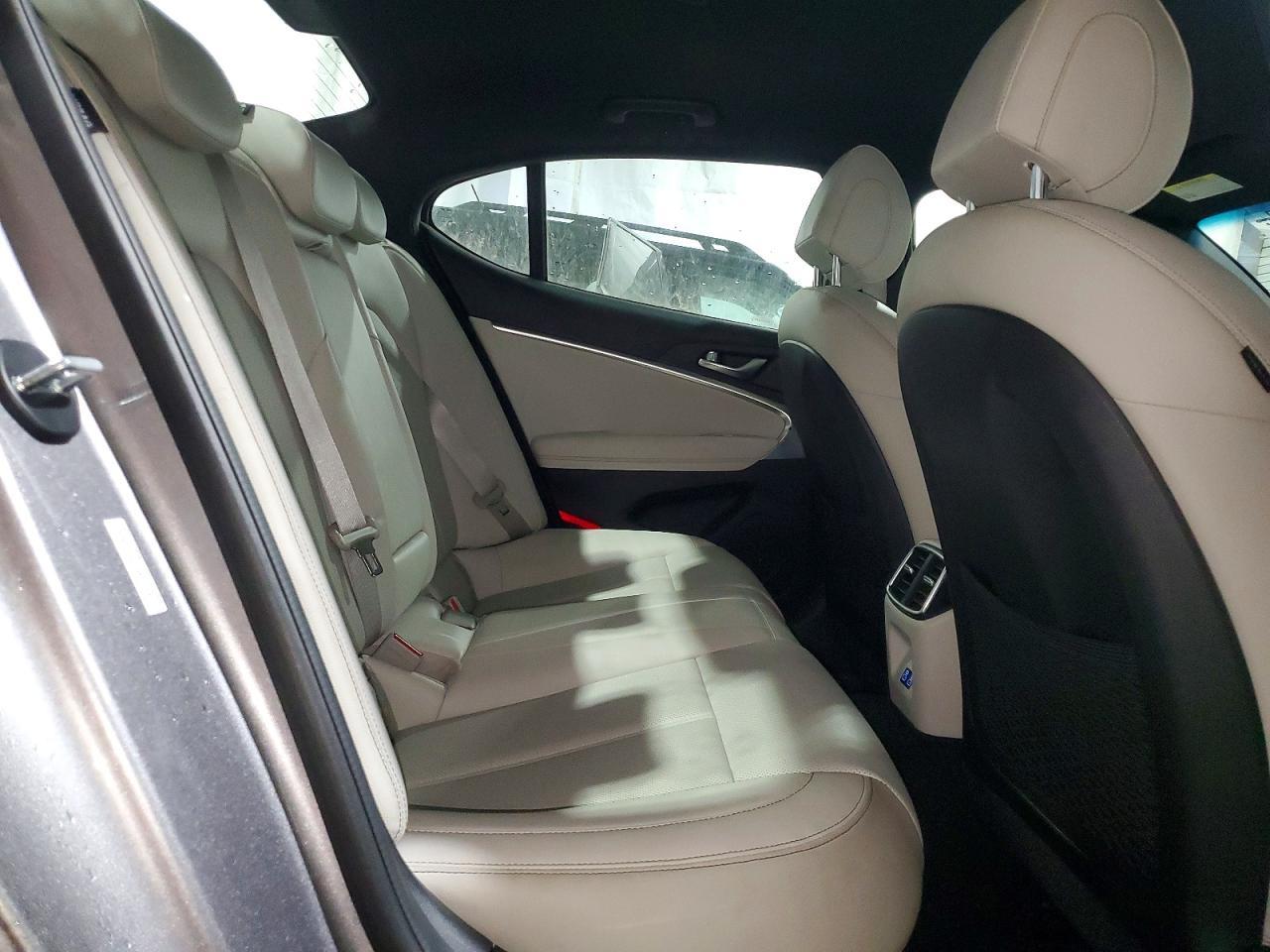 2025 Genesis G70 Base
