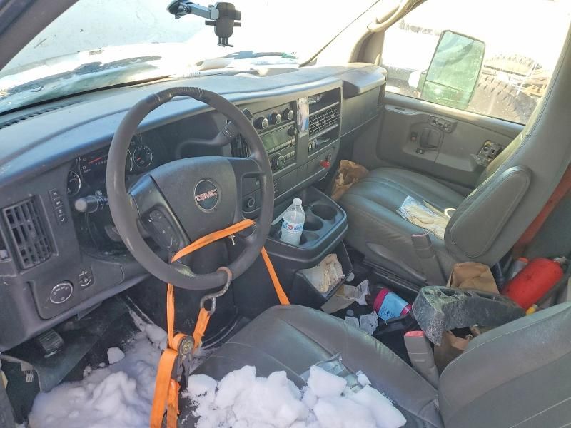 2011 GMC Savana Cutaway G3500