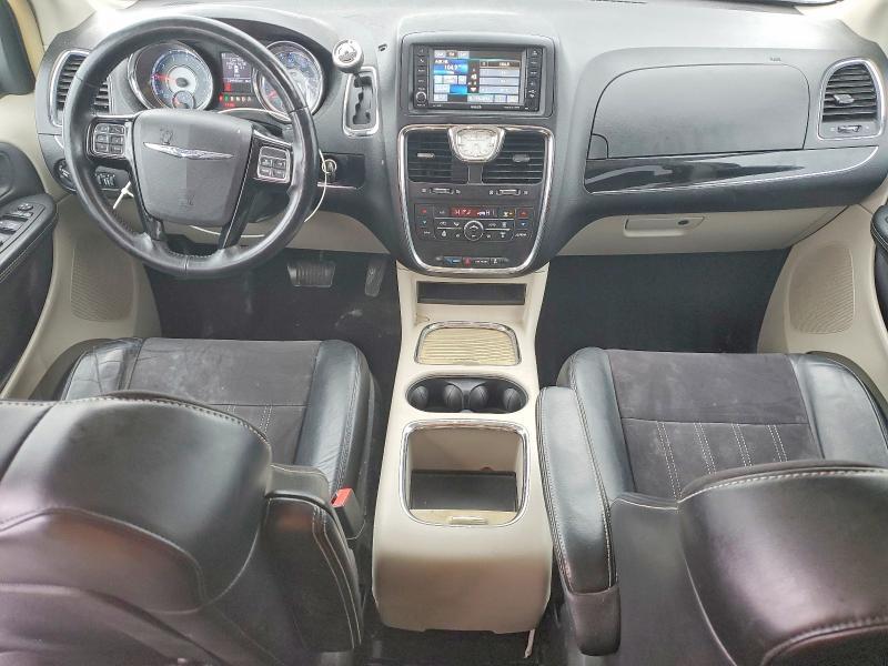 2014 Chrysler Town & Country Touring l