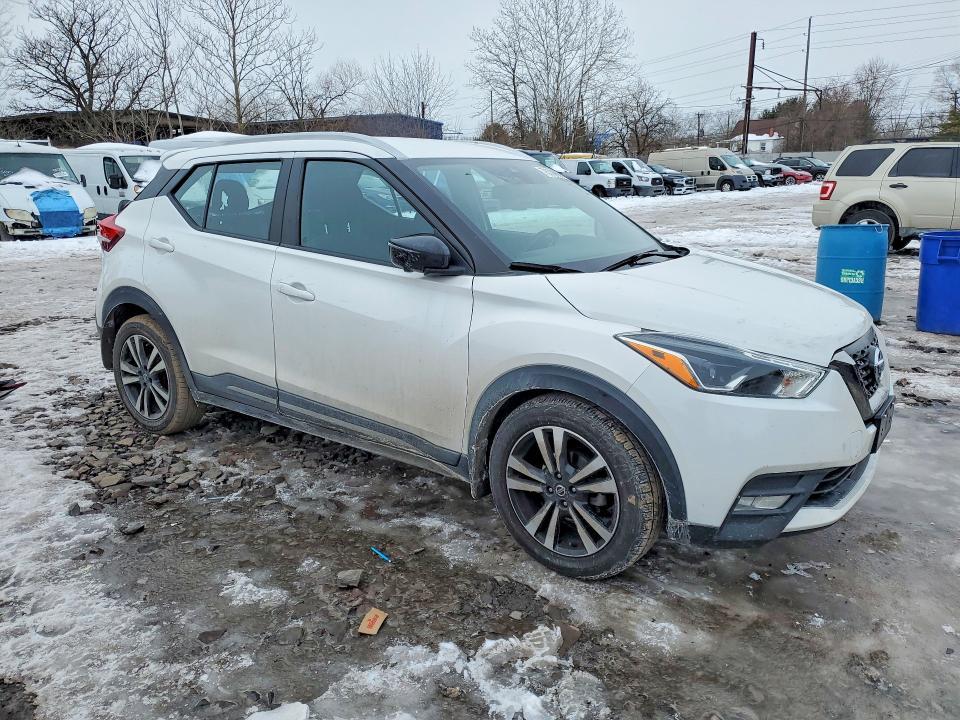 2020 Nissan Kicks sr