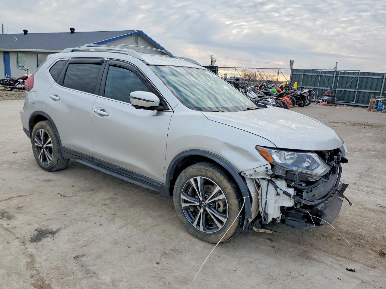 2020 Nissan Rogue s