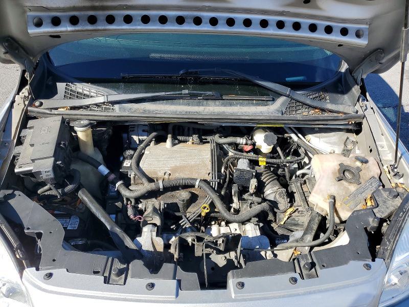2005 Saturn Relay 2
