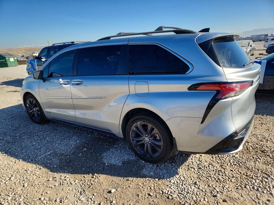 2021 Toyota Sienna xse