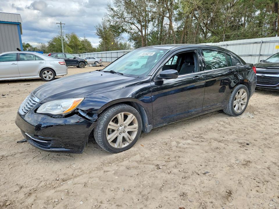 2013 Chrysler 200 lx