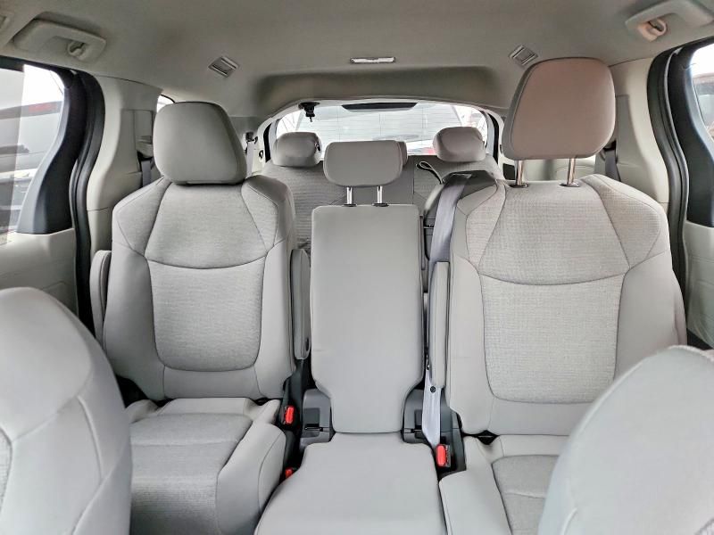 2024 Toyota Sienna le