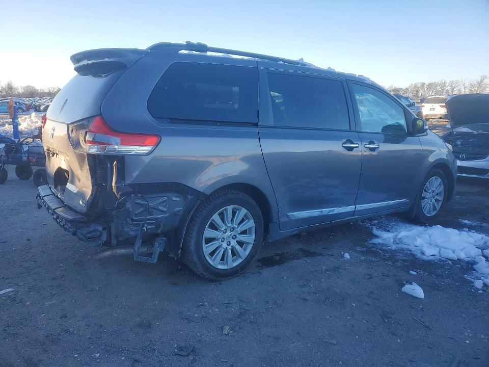 2013 Toyota Sienna xle