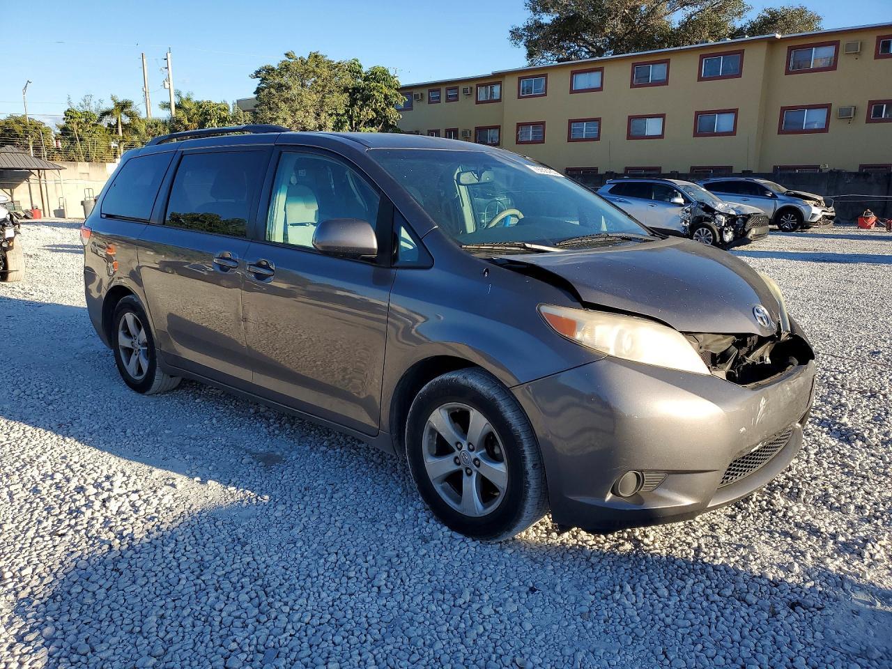 2011 Toyota Sienna le 8-passenger