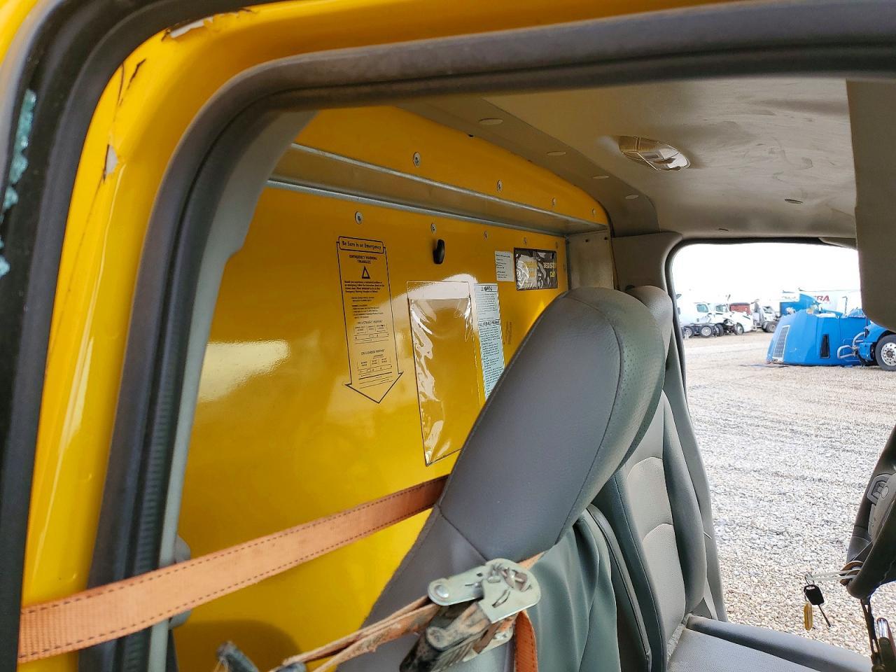 2022 Ford Econoline-BOX Truck