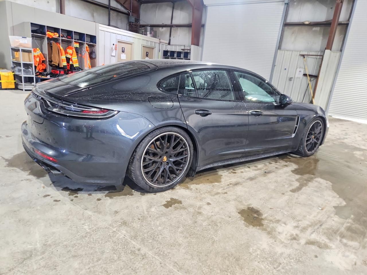 2023 Porsche Panamera Base