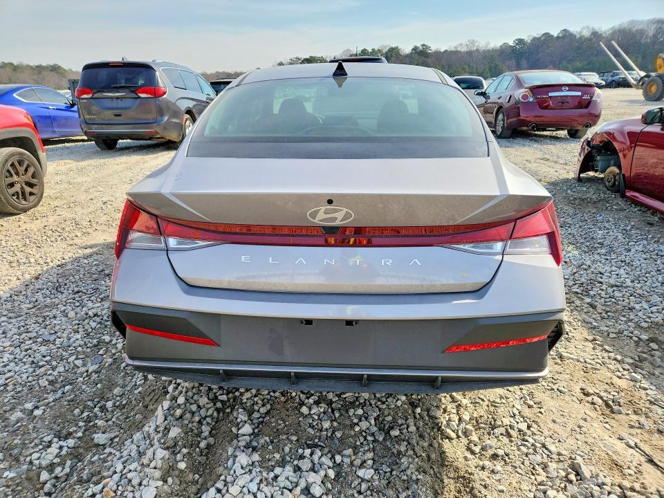 2025 Hyundai Elantra se