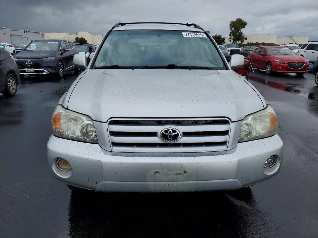 2004 Toyota Highlander Base