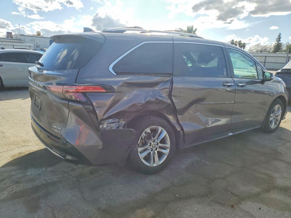 2022 Toyota Sienna Limited