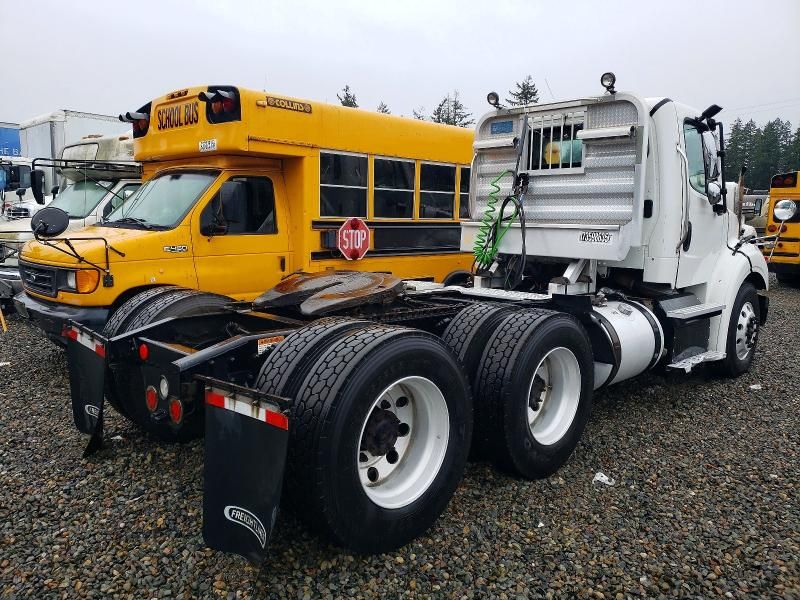 2016 Freightliner Business Class M2 Semi Truck