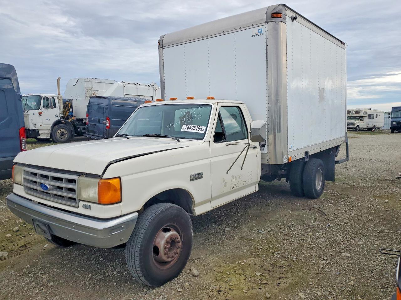 1990 Ford F Super Duty BOX Truck