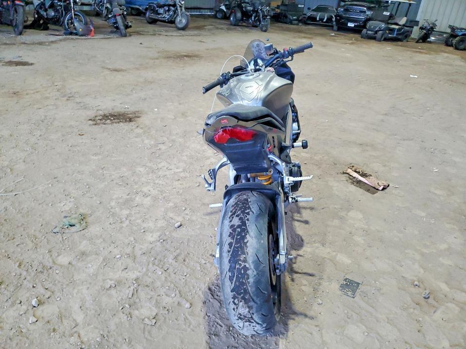 2016 Aprilia Tuono V4 1100 RR