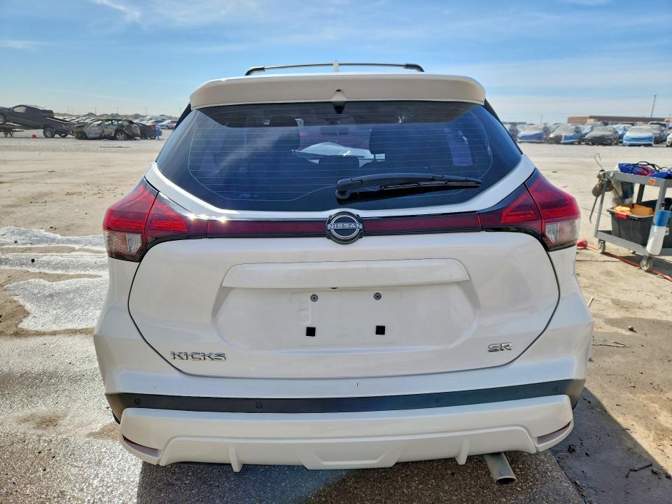 2023 Nissan Kicks sr