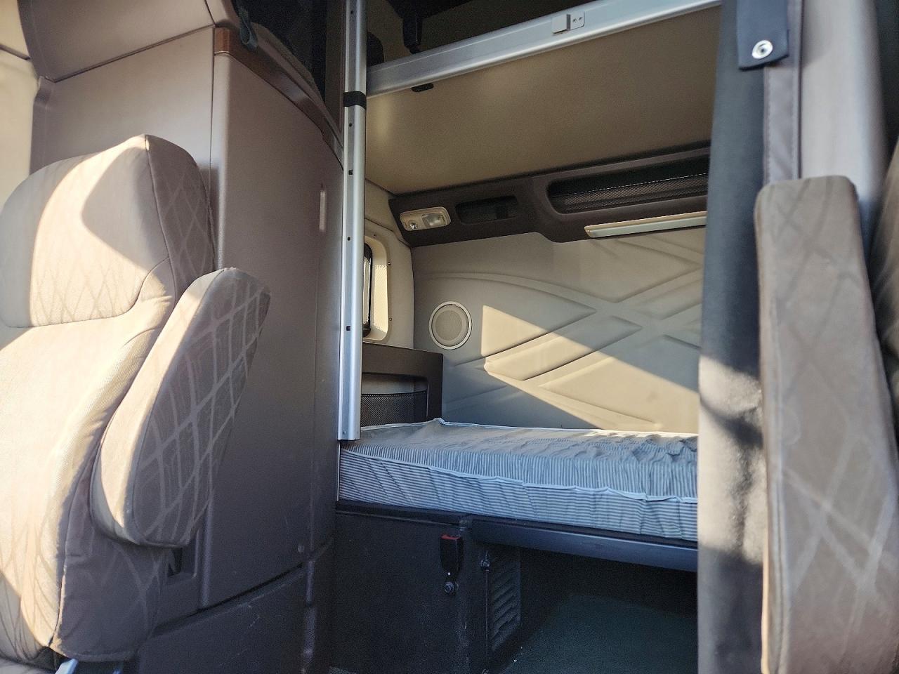 2015 Volvo VN VNL