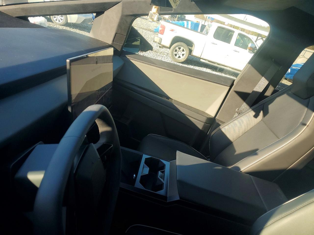 2025 Tesla Cybertruck