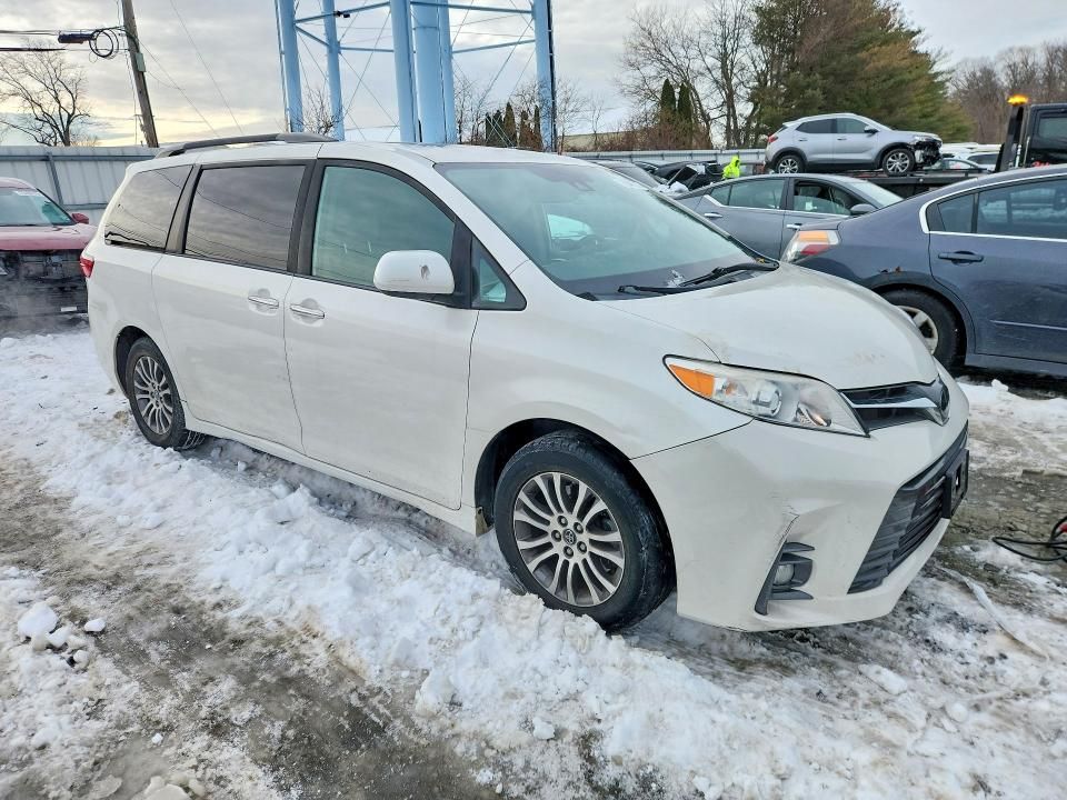 2020 Toyota Sienna xle