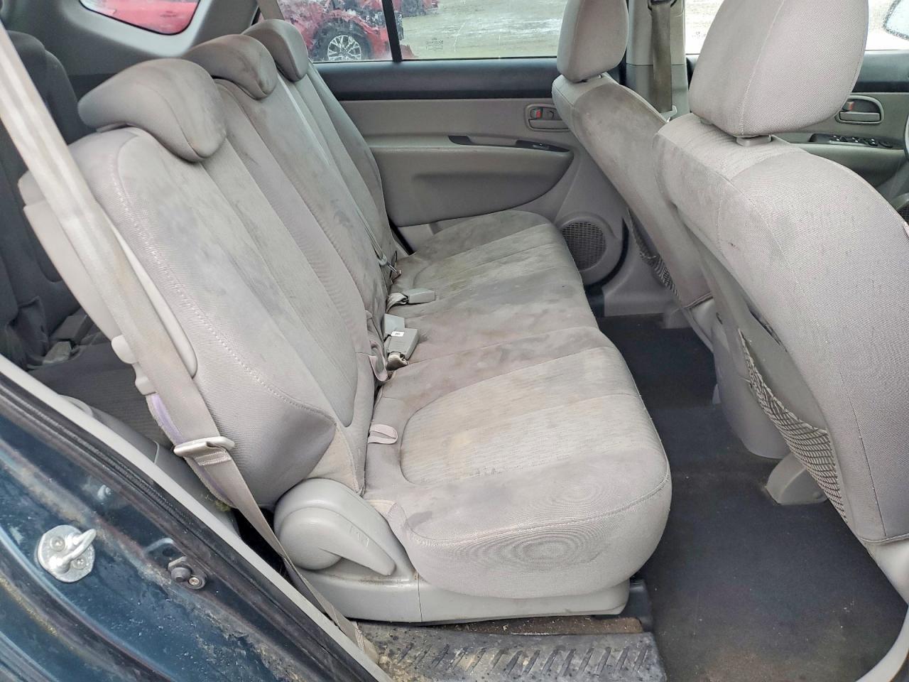 2009 KIA Rondo Base