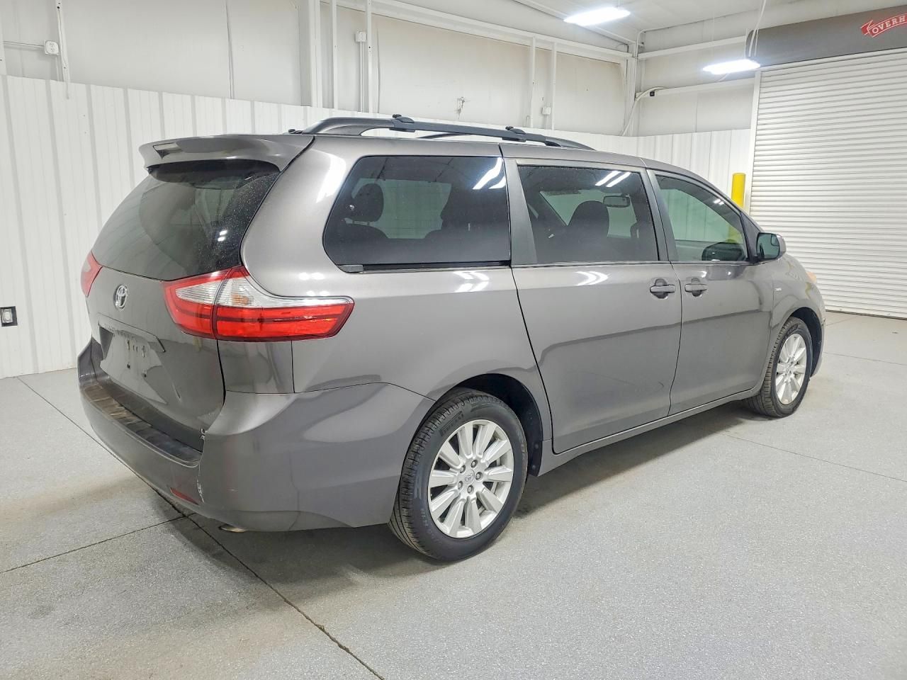 2017 Toyota Sienna le