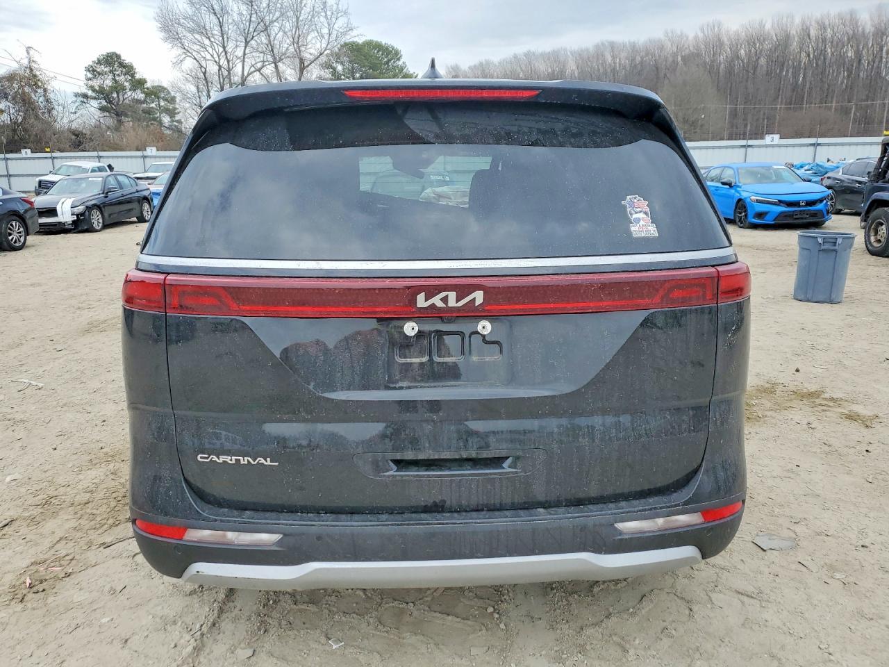2023 KIA Carnival lx