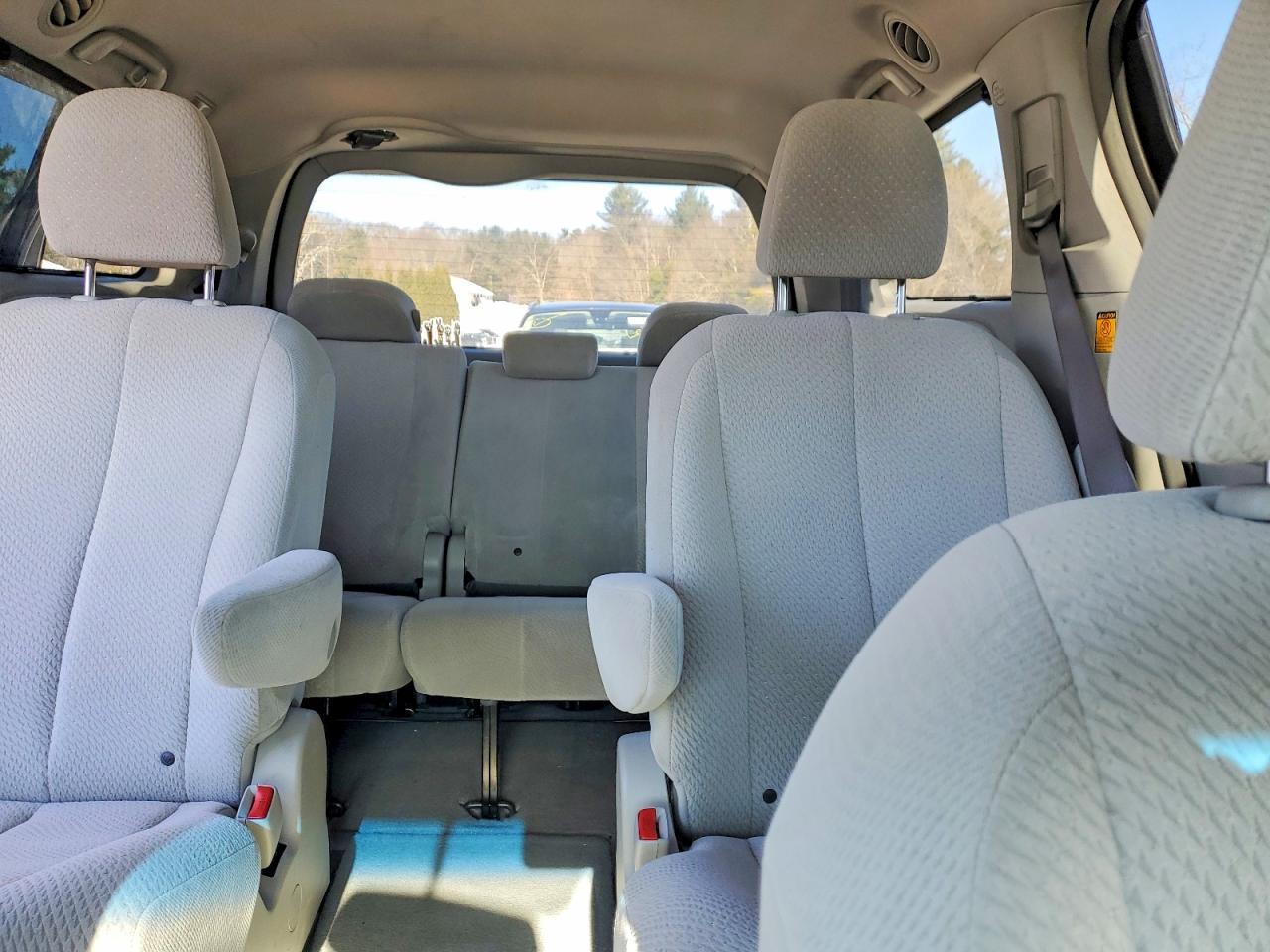 2011 Toyota Sienna le