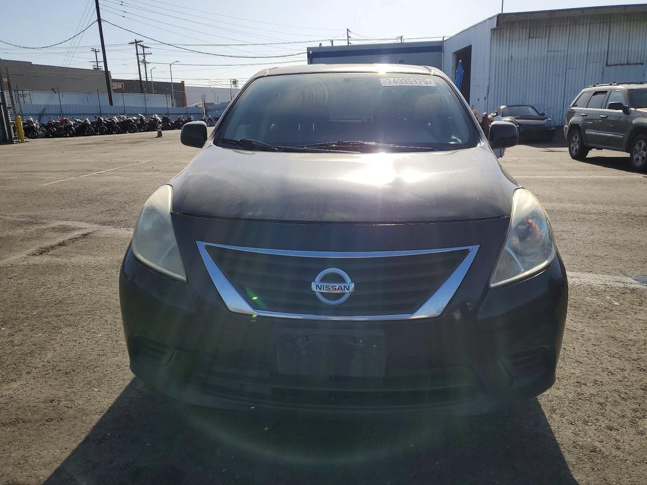 2013 Nissan Versa s
