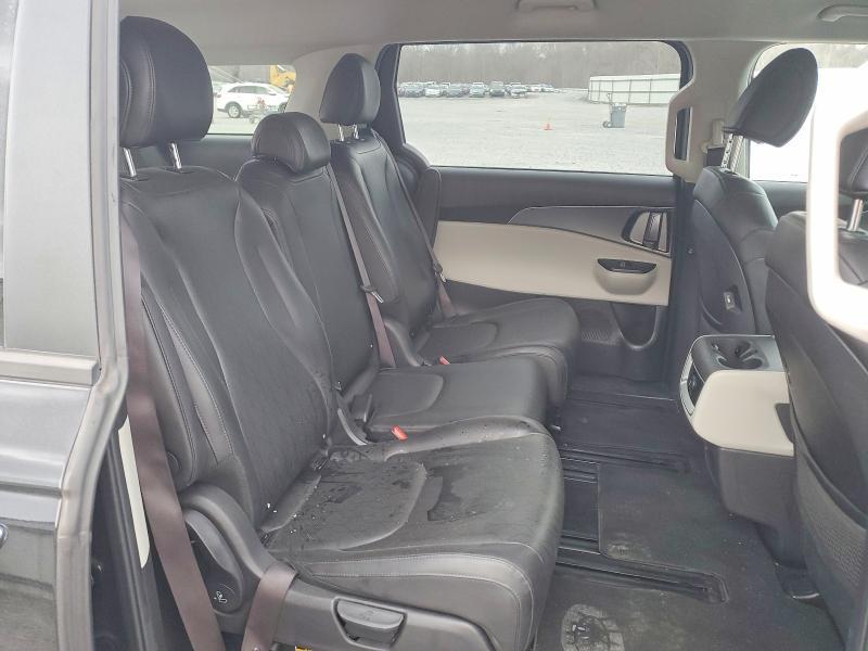 2022 KIA Carnival lx
