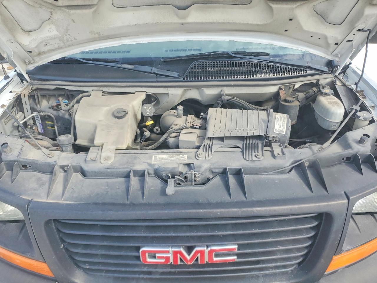 2004 GMC Savana BOX Truck
